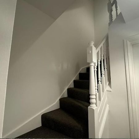 Modern Townhouse - 3 Bed 2.5 Bath 2 Private Gated Parking Villa Wellingborough Dış mekan fotoğraf