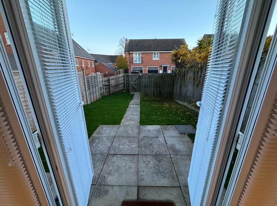 Modern Townhouse - 3 Bed 2.5 Bath 2 Private Gated Parking Villa Wellingborough Dış mekan fotoğraf