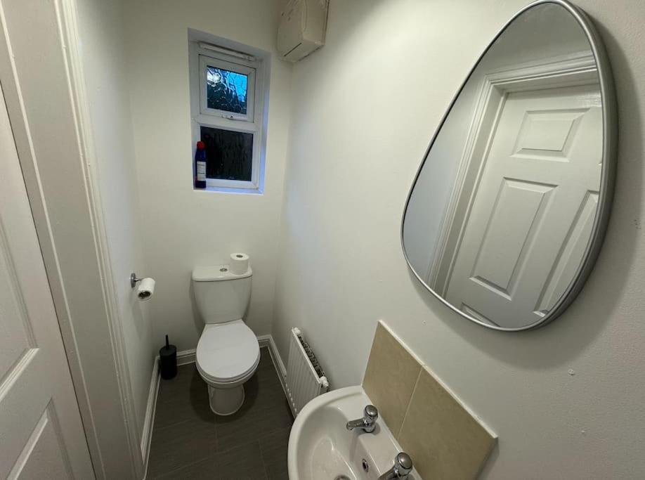 Modern Townhouse - 3 Bed 2.5 Bath 2 Private Gated Parking Villa Wellingborough Dış mekan fotoğraf