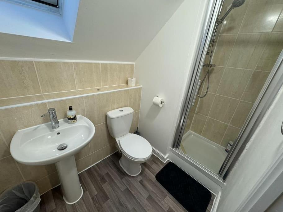 Modern Townhouse - 3 Bed 2.5 Bath 2 Private Gated Parking Villa Wellingborough Dış mekan fotoğraf