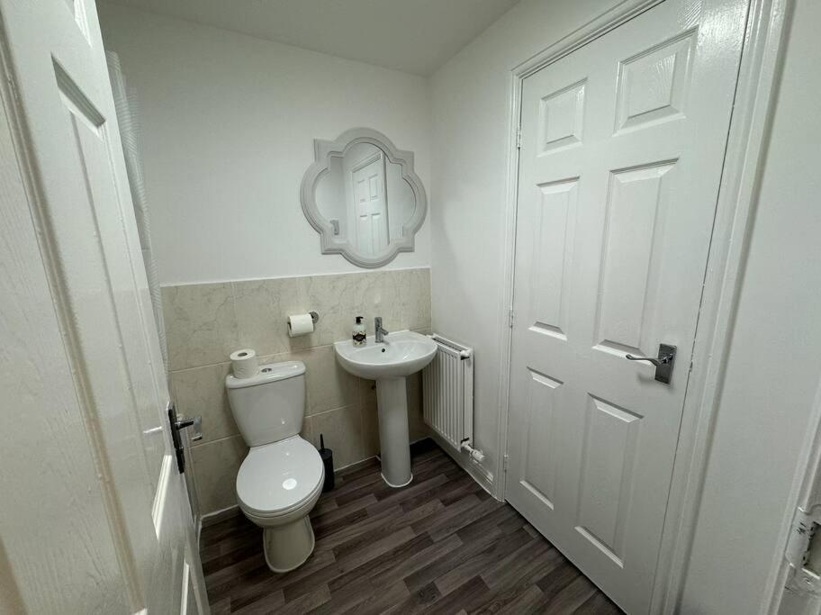 Modern Townhouse - 3 Bed 2.5 Bath 2 Private Gated Parking Villa Wellingborough Dış mekan fotoğraf
