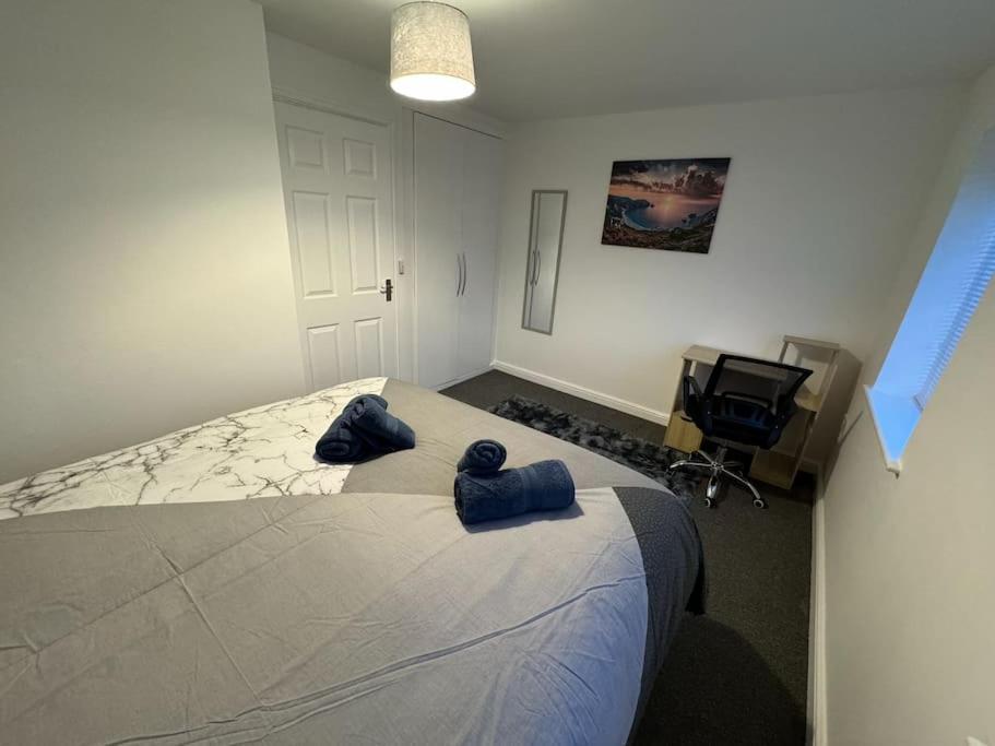 Modern Townhouse - 3 Bed 2.5 Bath 2 Private Gated Parking Villa Wellingborough Dış mekan fotoğraf