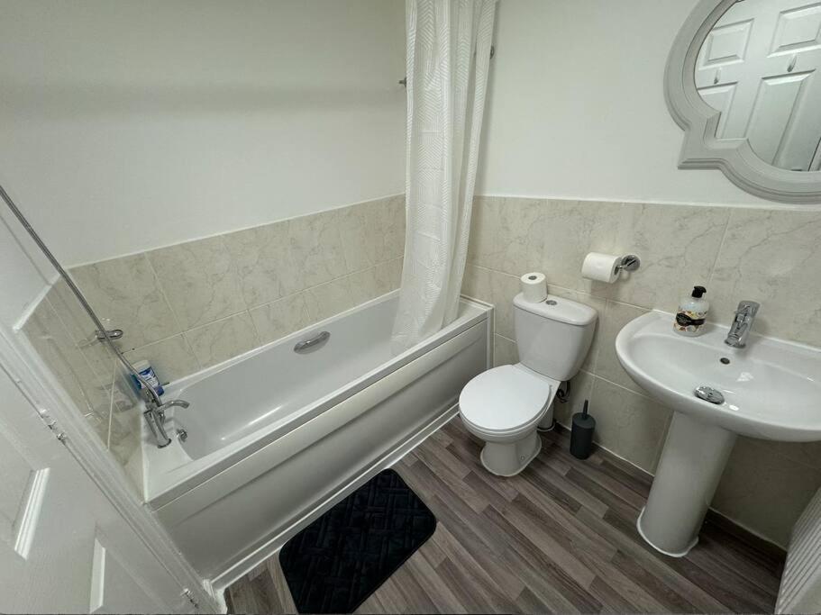 Modern Townhouse - 3 Bed 2.5 Bath 2 Private Gated Parking Villa Wellingborough Dış mekan fotoğraf