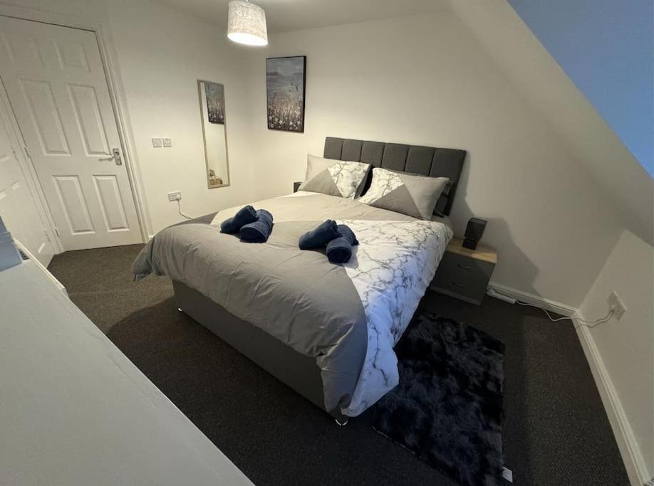 Modern Townhouse - 3 Bed 2.5 Bath 2 Private Gated Parking Villa Wellingborough Dış mekan fotoğraf