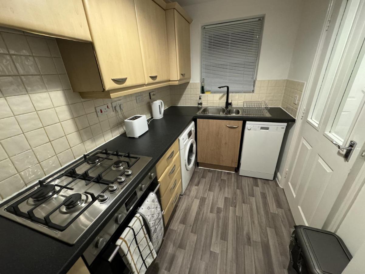 Modern Townhouse - 3 Bed 2.5 Bath 2 Private Gated Parking Villa Wellingborough Dış mekan fotoğraf