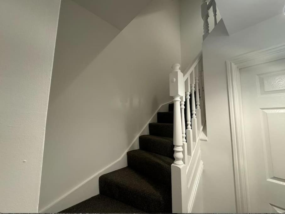 Modern Townhouse - 3 Bed 2.5 Bath 2 Private Gated Parking Villa Wellingborough Dış mekan fotoğraf